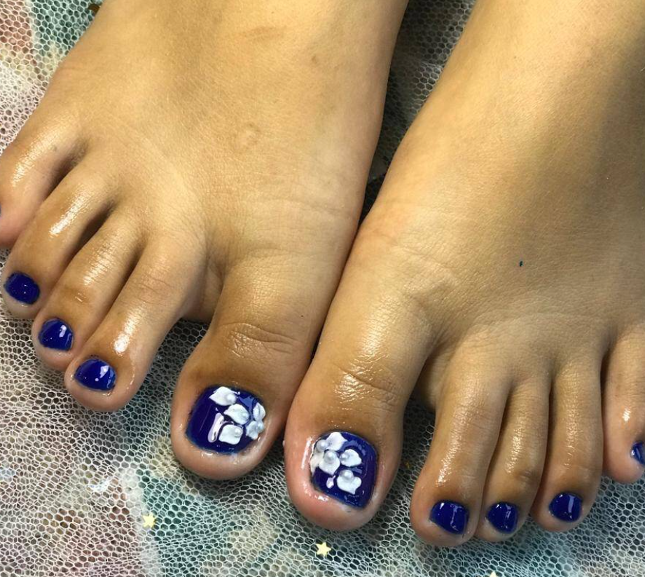 Nail art basic flower